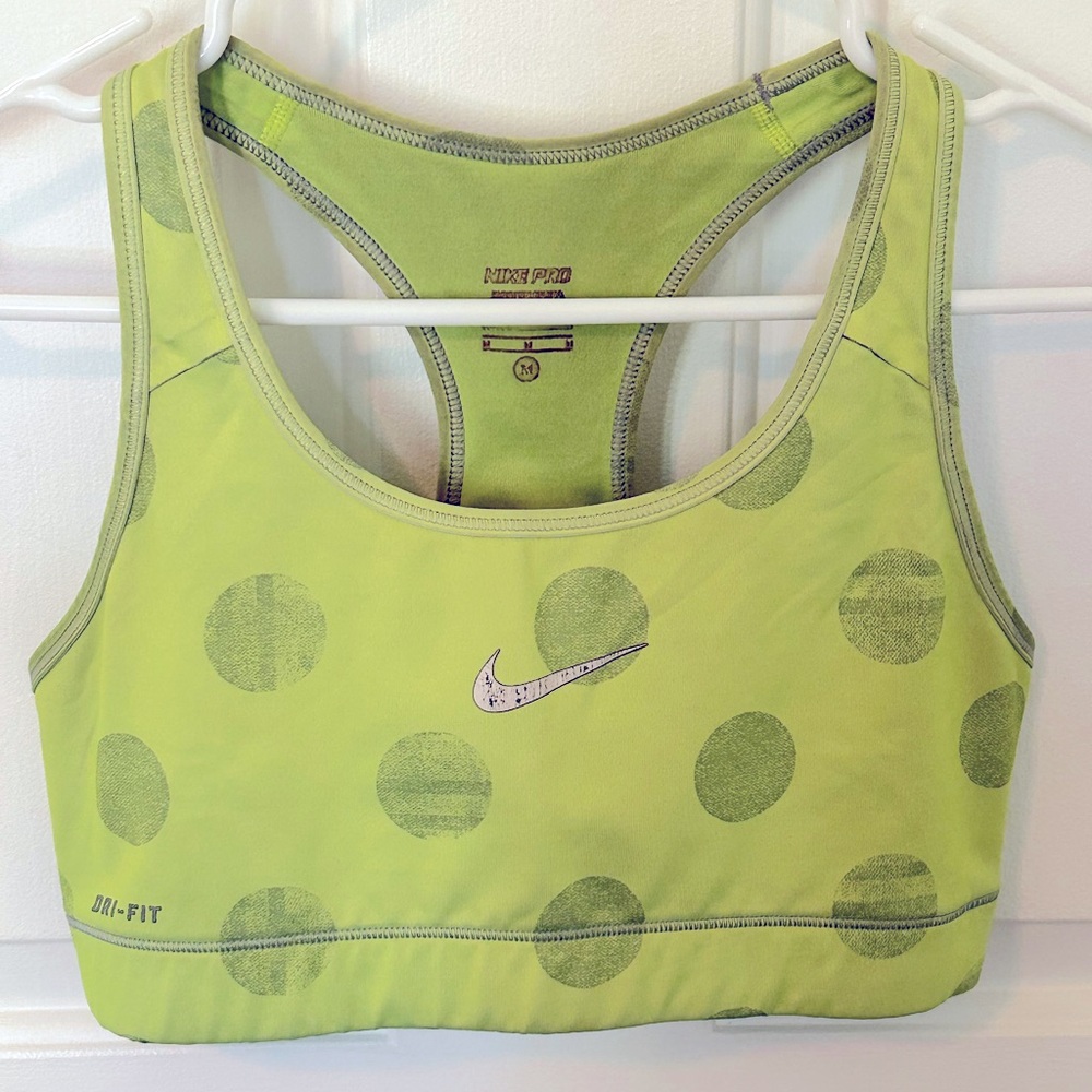 Nike, sports bra used but still in good condition, size Medium.